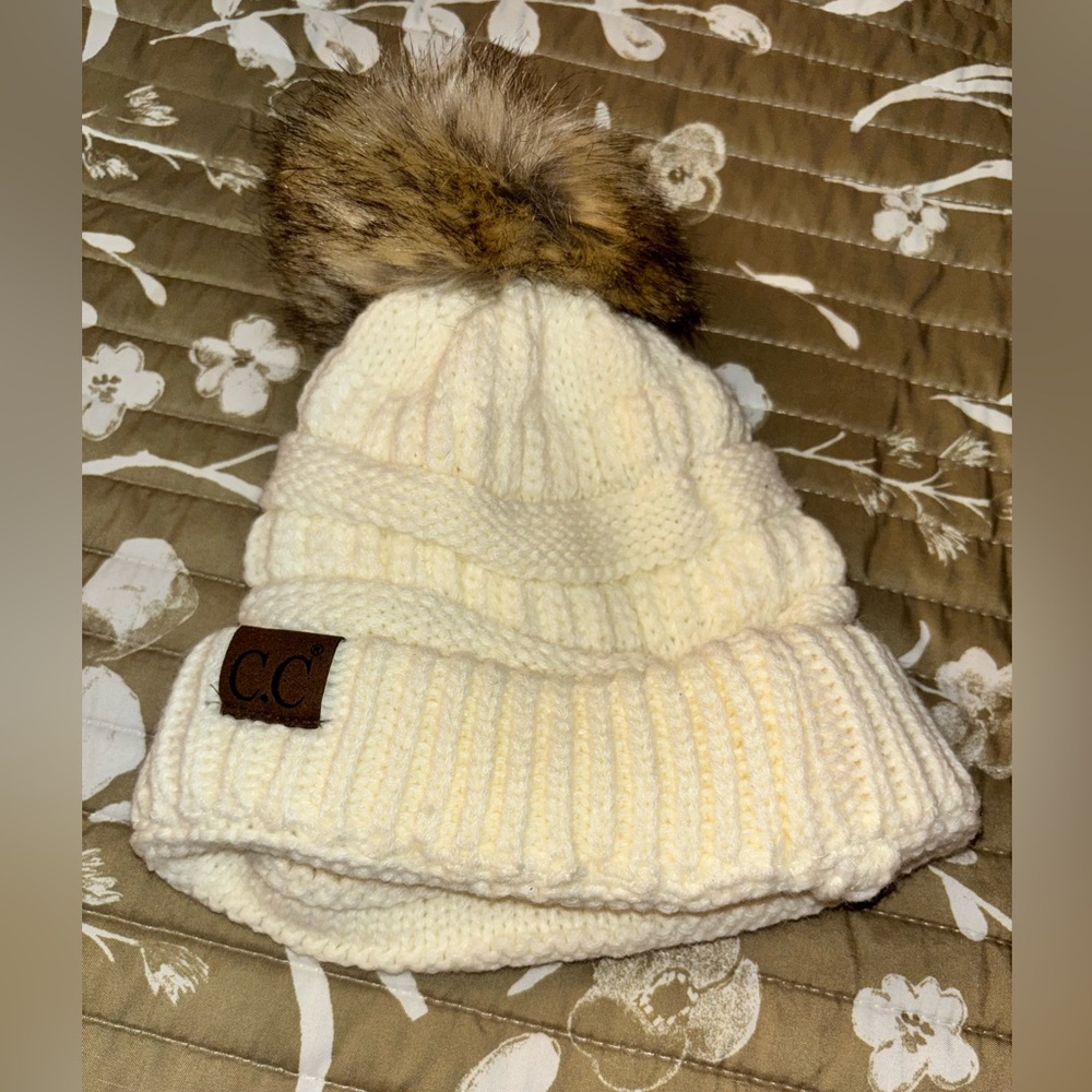 CC Women’s Beige Knit Beanie Hat With‎ Pom One Size